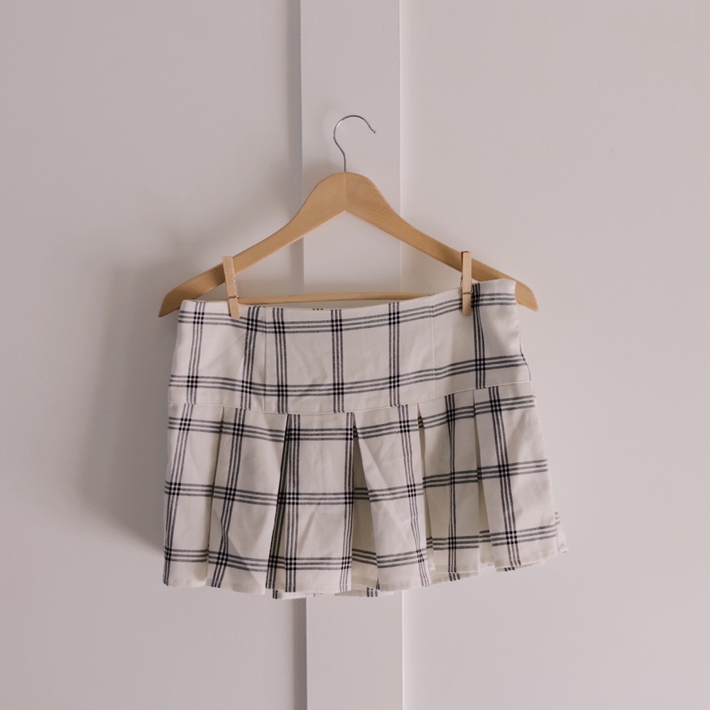 Aeropostale White and Black Plaid Mini Skirt